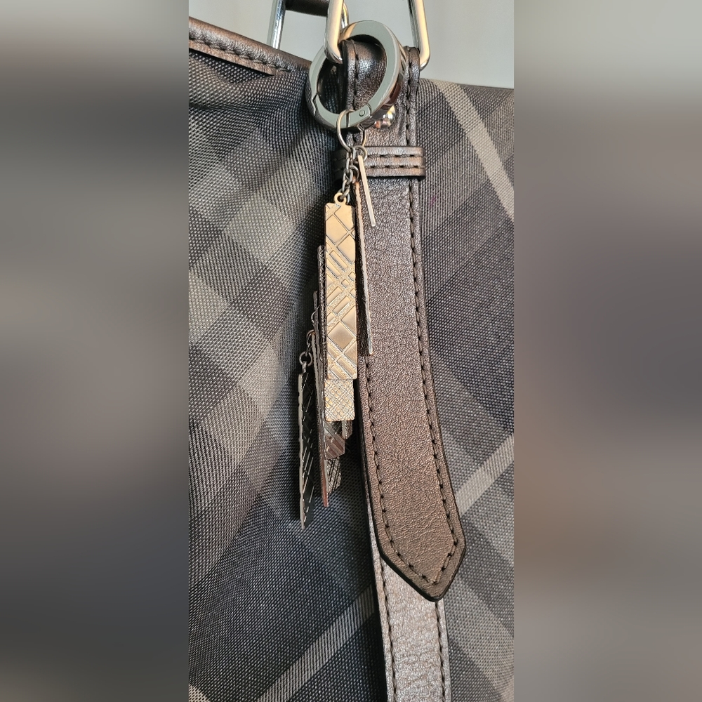 Burberry Tote Bag - Picture 6 of 8